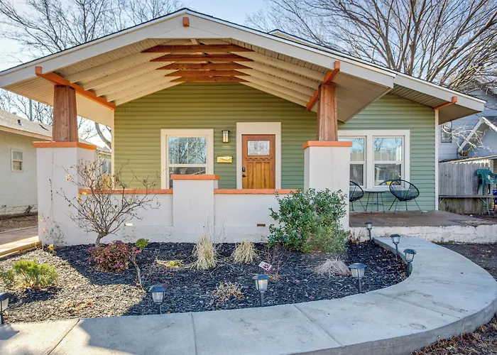 Chic Lawton Home, 5 Mins To Fort Sill!
