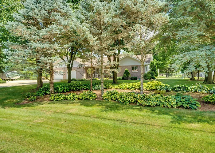 Peaceful Harvard Vacation Rental: 3 Mi To Town!