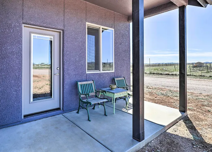 Modern Elgin Home: Walk To Wineries + Pets Welcome
