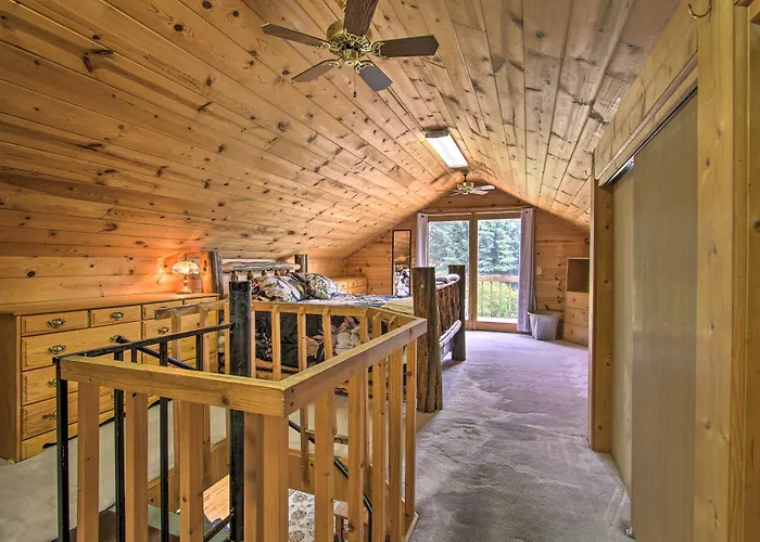 Rustic Hamilton Farmhouse: Stunning Mtn Views