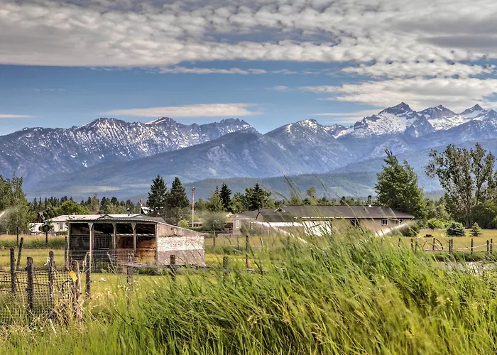 Rustic Hamilton Farmhouse: Stunning Mtn Views