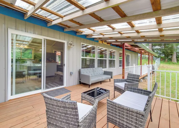 Cozy North Bend Getaway Near Dunes + Ocean!
