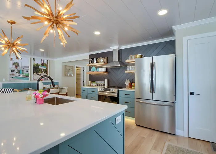 Home Rental On Detroit Lake: Dock, Game Room!