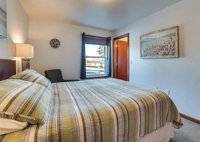 St. Ignace Cottage W/ Deck & Beach On Lake Huron!