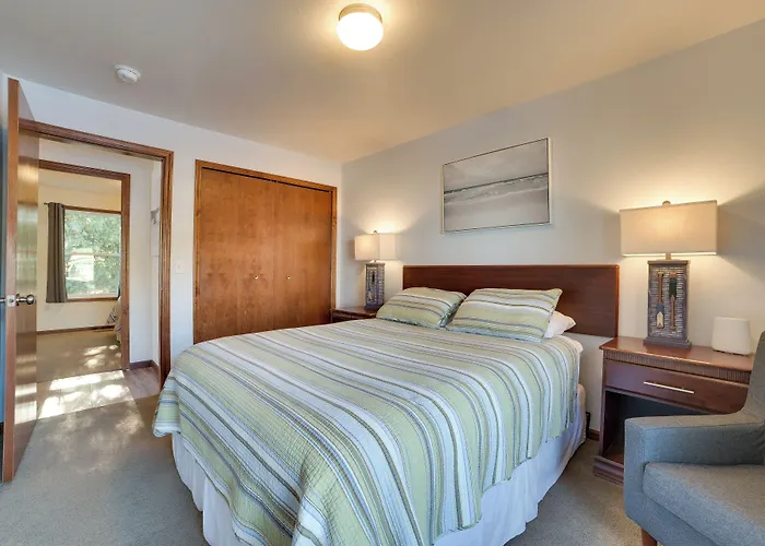 St. Ignace Cottage W/ Deck & Beach On Lake Huron!