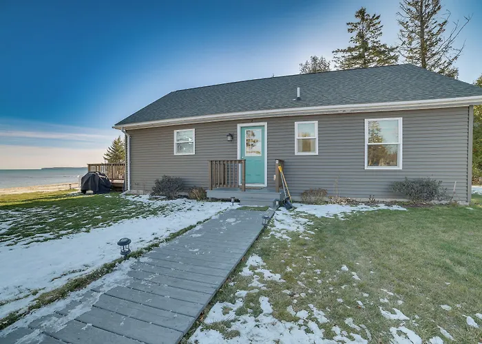 St. Ignace Cottage W/ Deck & Beach On Lake Huron!