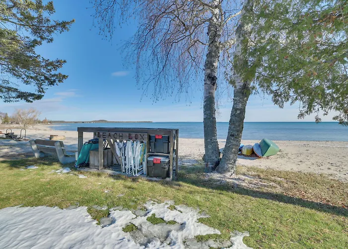 St. Ignace Cottage W/ Deck & Beach On Lake Huron!