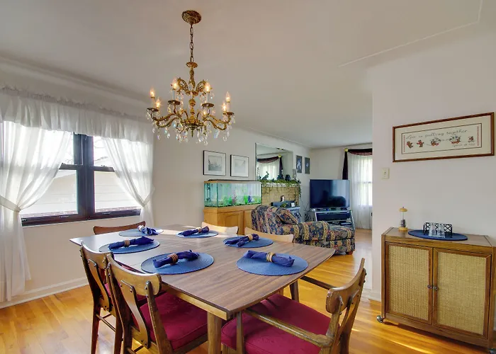 Charming Jefferson City Home: 2 Mi To Downtown!