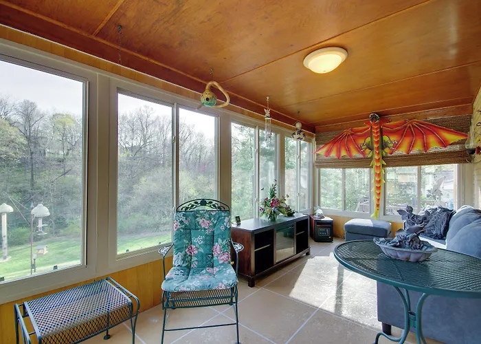 Charming Jefferson City Home: 2 Mi To Downtown!