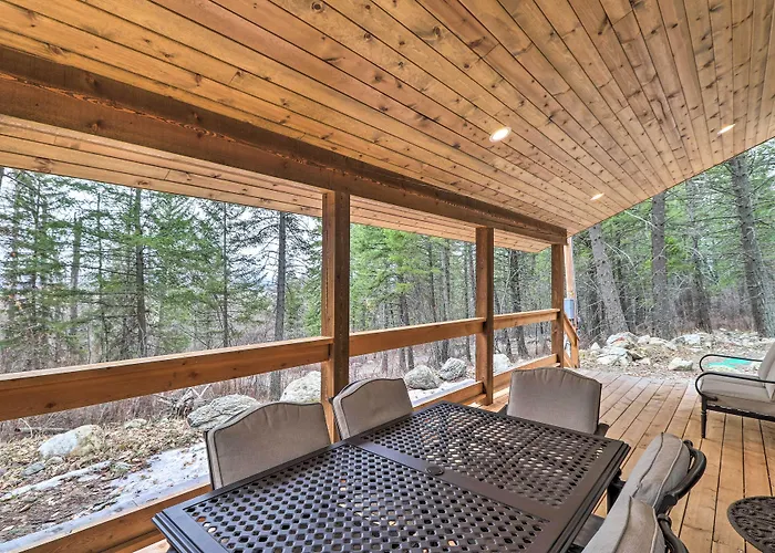 Cozy Homestead Cabin At Base Of Columbia Mountain!