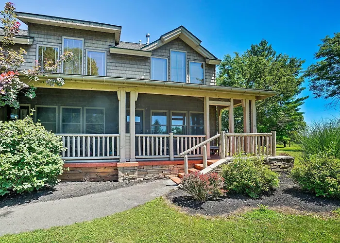 Conneaut Lake Home With Yard, 1/2 Mi To Beach/Park