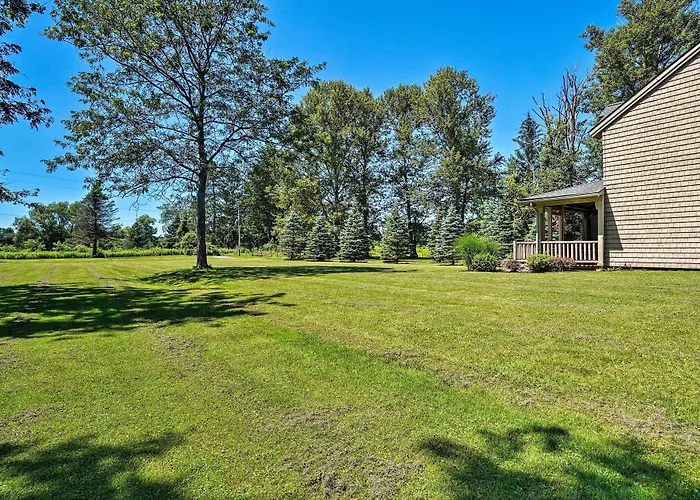 Conneaut Lake Home With Yard, 1/2 Mi To Beach/Park