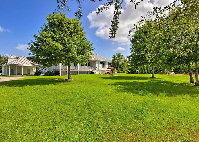 Bright Waveland Home - Walk To Beach Access!