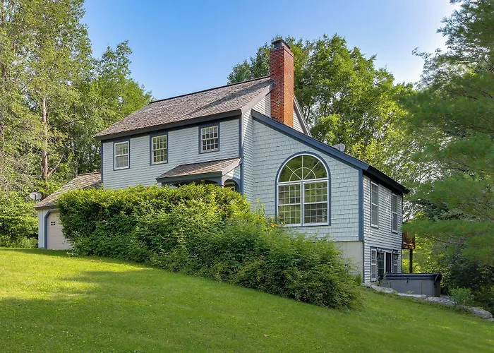 Chic Dover Home W/ Hot Tub: 1 Mi To Golf!