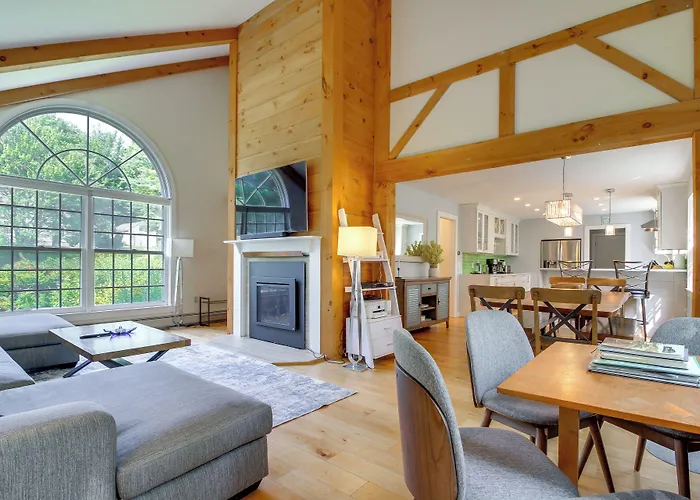 Chic Dover Home W/ Hot Tub: 1 Mi To Golf!