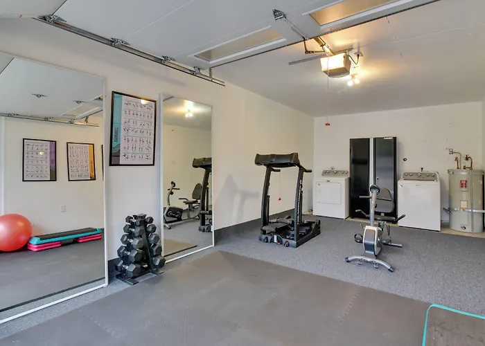 Lovely Vancouver Retreat W/ Home Gym!