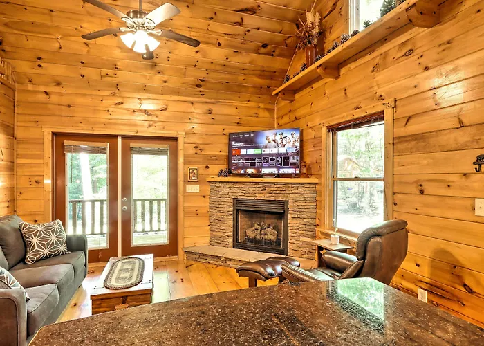 Charming Murphy Cabin W/ Porch - Near Hiking!