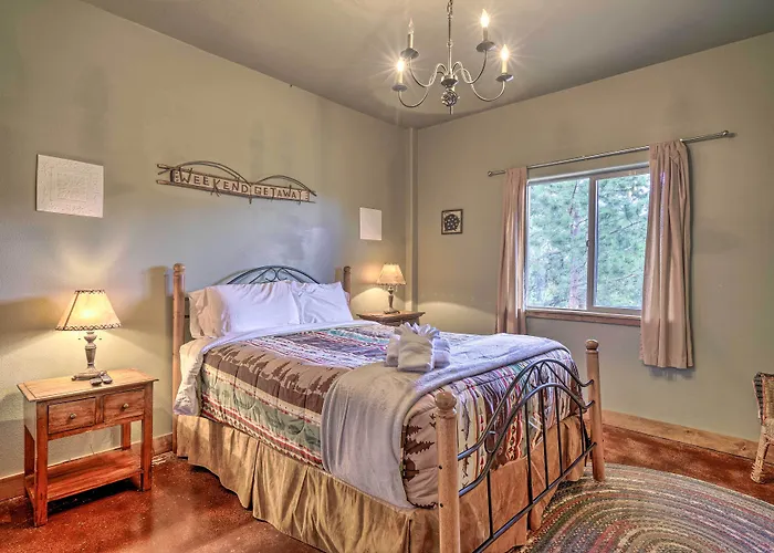 Cripple Creek Mountain Getaway W/ Hot Tub & Views!