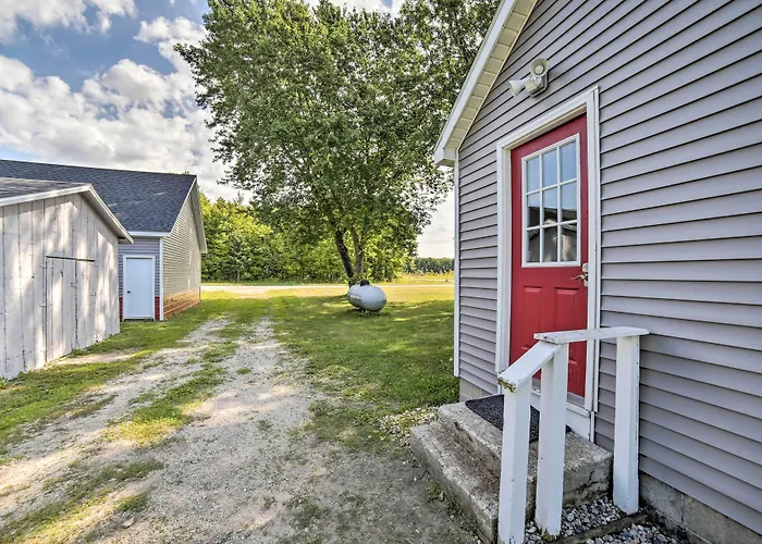 Pet-Friendly & Peaceful Northern Michigan Gem