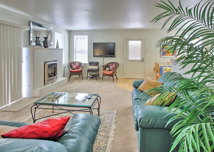 Serene Bungalow-Style Home In Point Reyes Station!