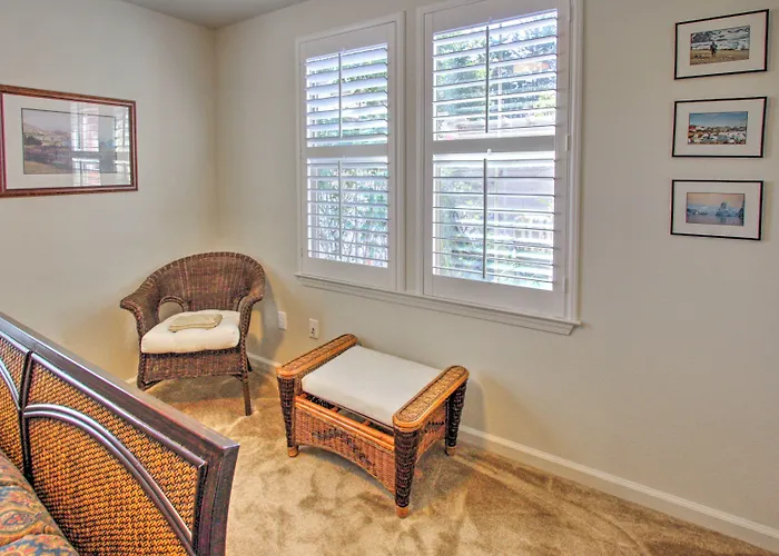 Serene Bungalow-Style Home In Point Reyes Station!