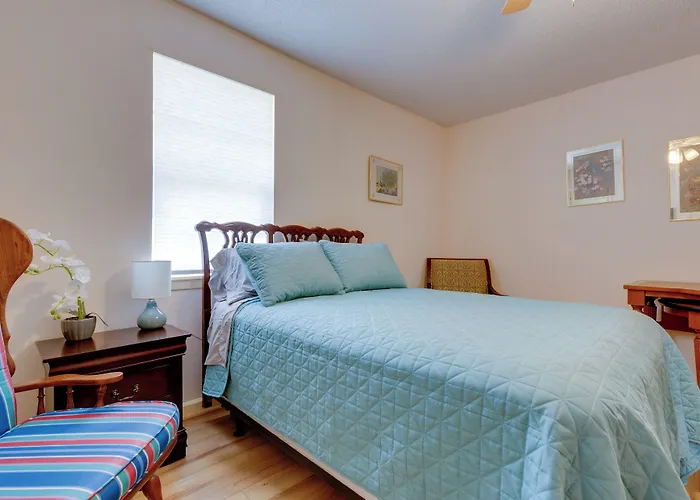 Stunning Gulfport Getaway ~ 1 Mi To The Beach
