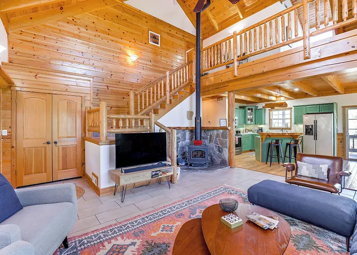 Family-Friendly Cabin By Golf Course & Marina