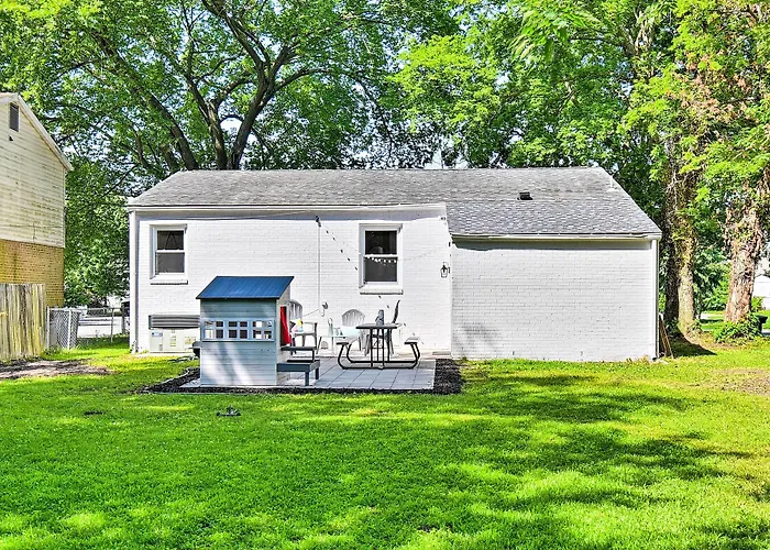 Charming Hampton Home W/ Yard: 2 Mi To Beach!