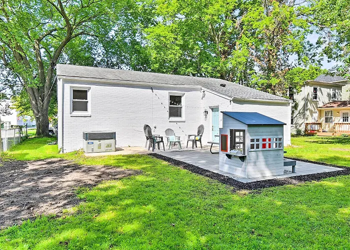 Charming Hampton Home W/ Yard: 2 Mi To Beach!
