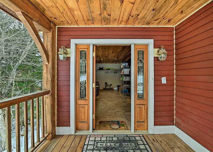West Dover Home W/ Deck ~ 2 Mi To Mount Snow!