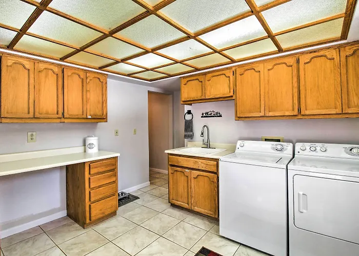 Pet-Friendly Cabin In Pinetop-Lakeside!