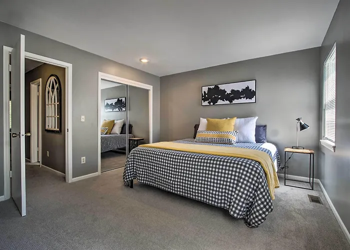 Modern Townhome W/ Fireplace: Near Stoll Park
