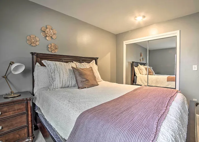 Modern Townhome W/ Fireplace: Near Stoll Park