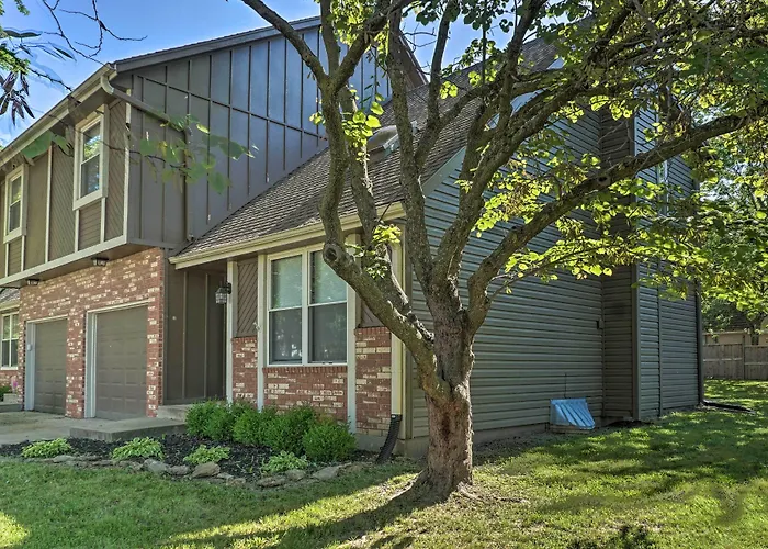 Modern Townhome W/ Fireplace: Near Stoll Park