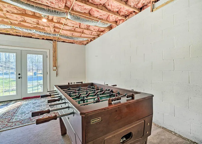 Berkeley Springs Vacation Home W/ Fire Pit!