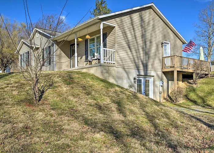Berkeley Springs Vacation Home W/ Fire Pit!