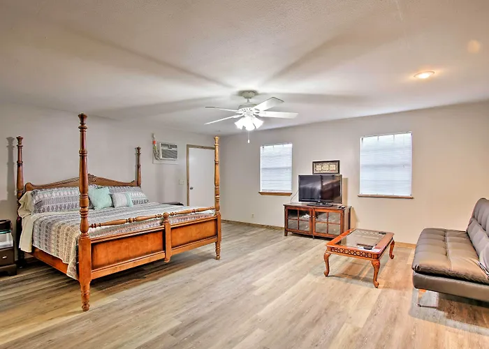 Quiet Clayton Home W/ Mountain Views 4 Mi To Lake!