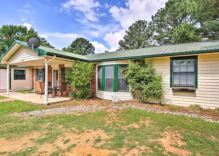 Quiet Clayton Home W/ Mountain Views 4 Mi To Lake!