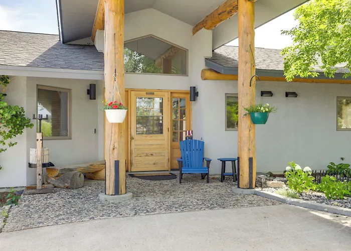 Stunning Sheridan Ranch Villa: Mountain View!