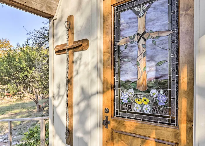 Cozy Texas Retreat W/ Patio, Grill & Fire Pit!