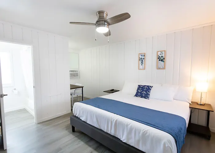 Anchor Bay Inn And Suites