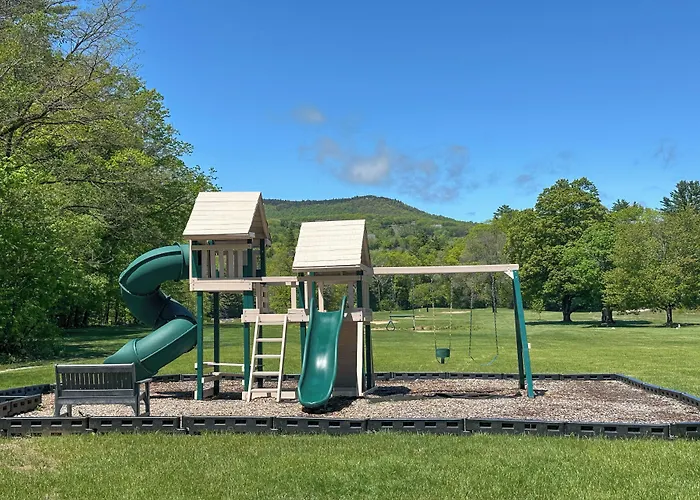 Glen Condo W/ Mountain Views: Walk To Story Land