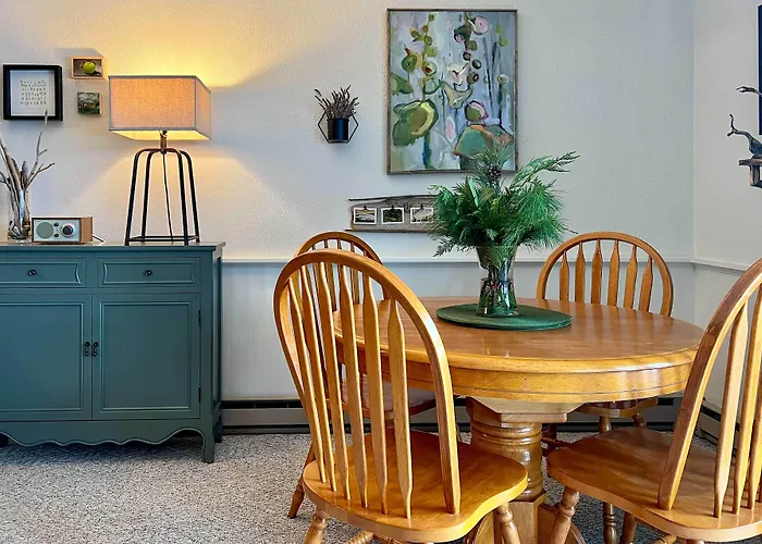 Glen Condo W/ Mountain Views: Walk To Story Land