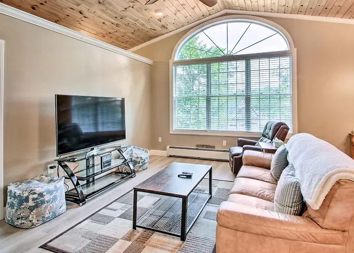 Readfield Retreat W/ Lake Maranacook Views!