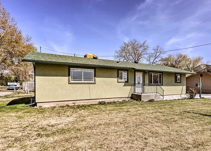 Picturesque Palisade Home: Mt Garfield Views!