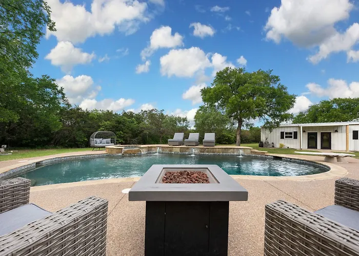 Countryside Retreat: Trails, Sports, and Family Fun