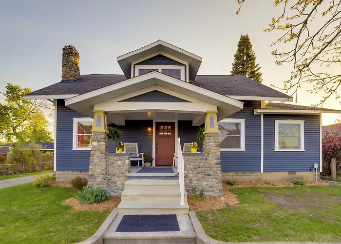 Indiana Vacation Rental - Walk To Syracuse Lake!