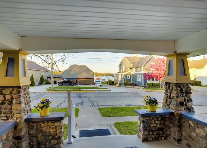 Indiana Vacation Rental - Walk To Syracuse Lake!