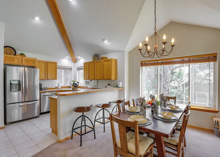 Idyllic Redmond Townhome W/ Furnished Deck!