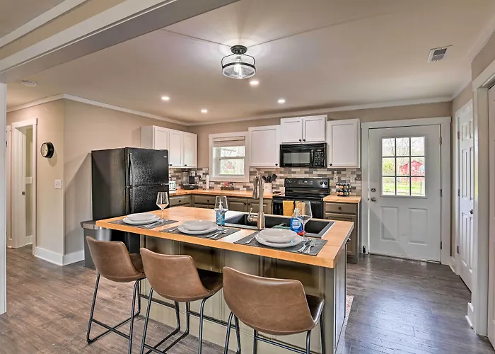 Cozy Murfreesboro Home W/ Furnished Patio!